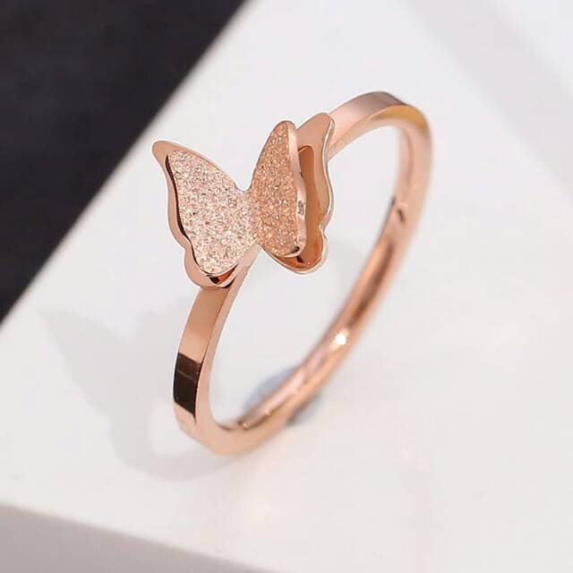 GG Cincin Aksen kupu kupu Miring Titanium Premium Lapis Emas