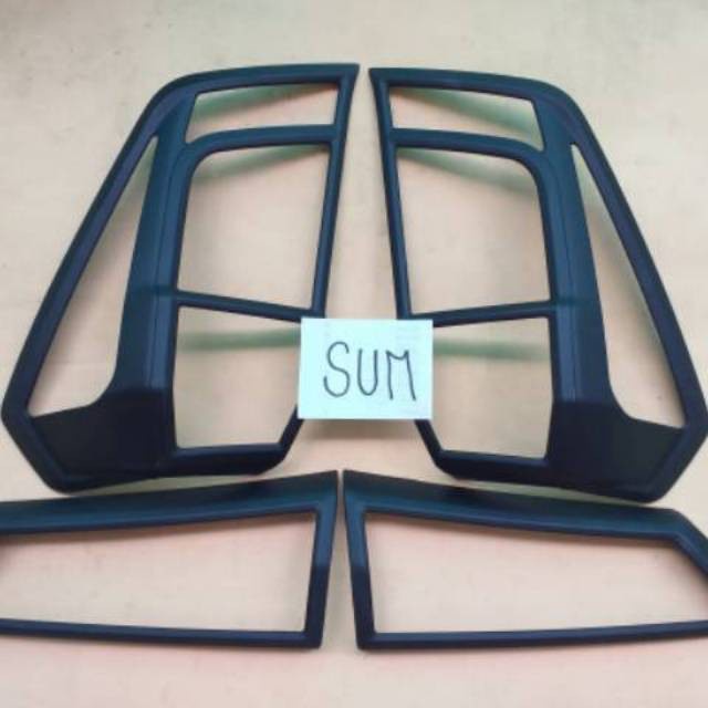 Garnish Lampu Belakang Hitam Sigra dsan sigra