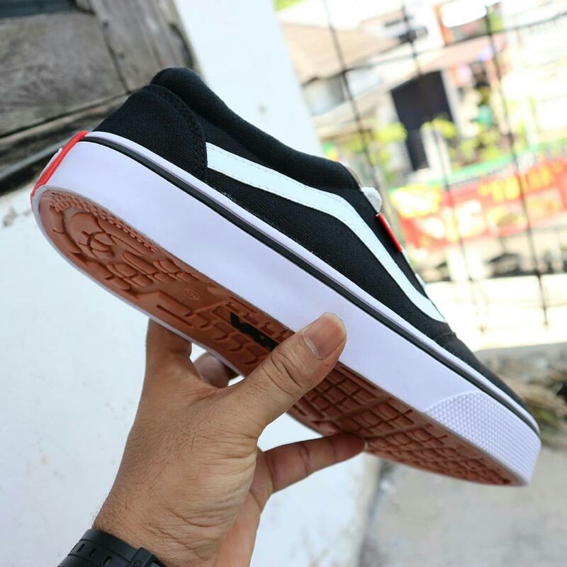 SEPATU PRIA VANS OLD SKOOL PRIA BISA COD HITAM PUTIH SNEAKERS GRADE ORIGINAL BAHAN KANVAS