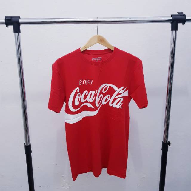 pull and bear coca cola t shirt