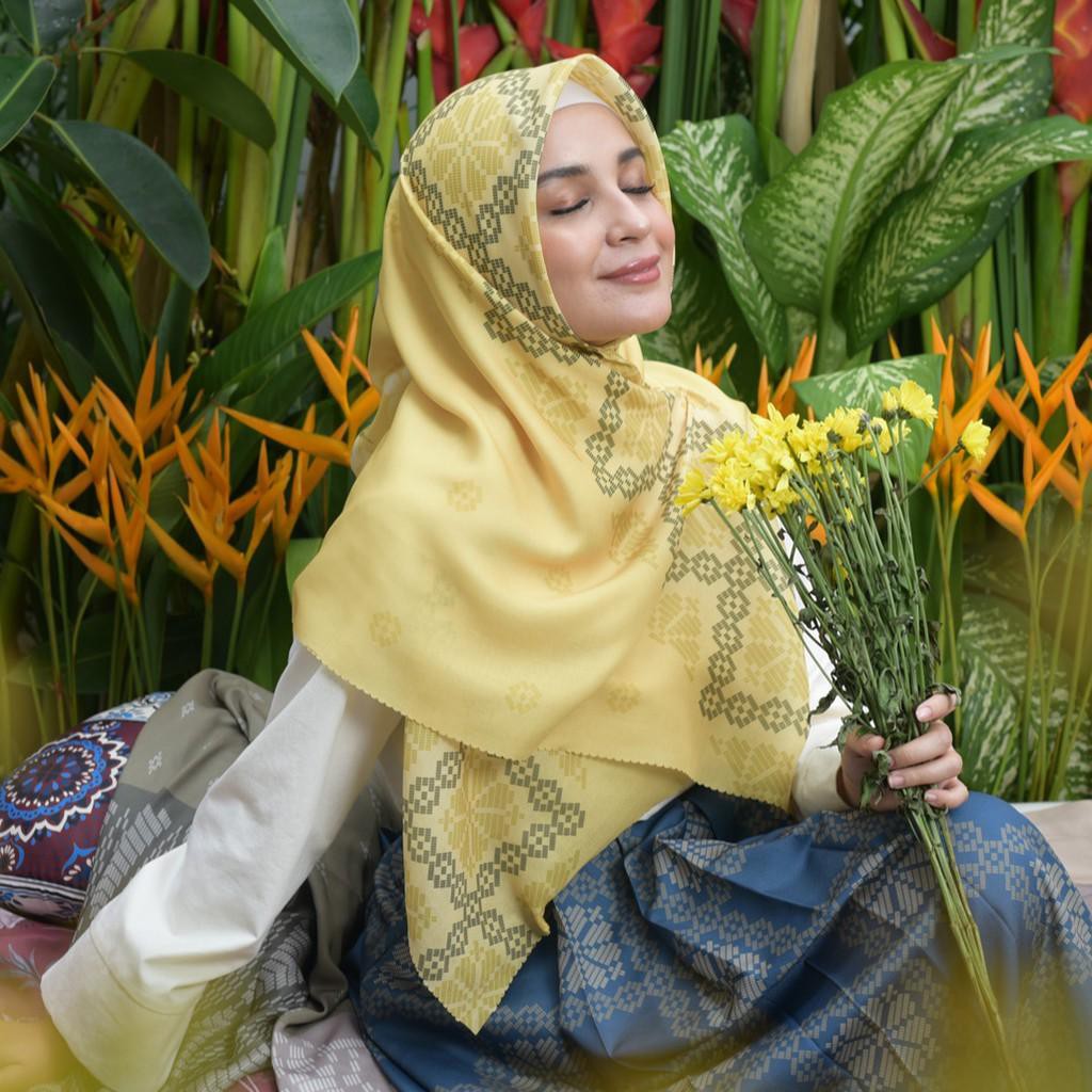 Shireen Sungkar by Social Scarf SS 165 Premium Scarf