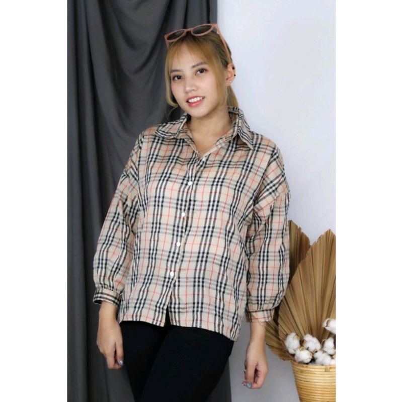 KEMEJA OVERSIZE WANITA  KEMEJA OSLIN CASUAL BLOUSE KOTAK KOTAK FLANEL WANITA BAHAN KATUN PREMIUM LENGAN PANJANG FULL KANCING KEKINIAN TERBARU KOREA KOREAN STYLE WANITA CEWEK TARTAN TWO TONE CROP TOP THRIFT  KEMEJA GUILEN LENGAN BALON SIZE L LD 90 Cm-Krem bb
