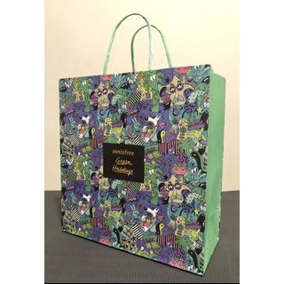 

INNISFREE Paper Bag / M / Green Holidays / Steven Harrington (28 x 12 x 29,5 cm)