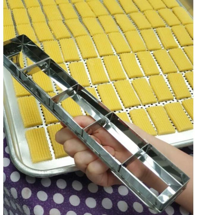 

Cutter cookies / alat pemotong kue .,