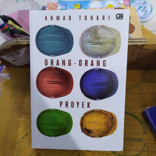 Novel karya ahmad Tohari ORANG ORANG PROYEK