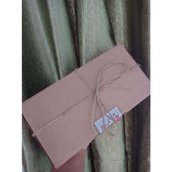 

Gift Box/Hand Press Wisuda, Ulang Tahun, Lebaran