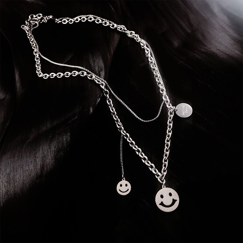 Fashion Hip Hop Smiley Face Liontin Baja Titanium Kalung Lapisan Ganda