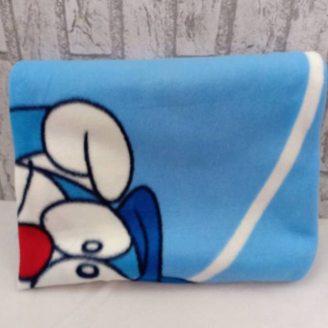 Selimut karakter anak Doraemon