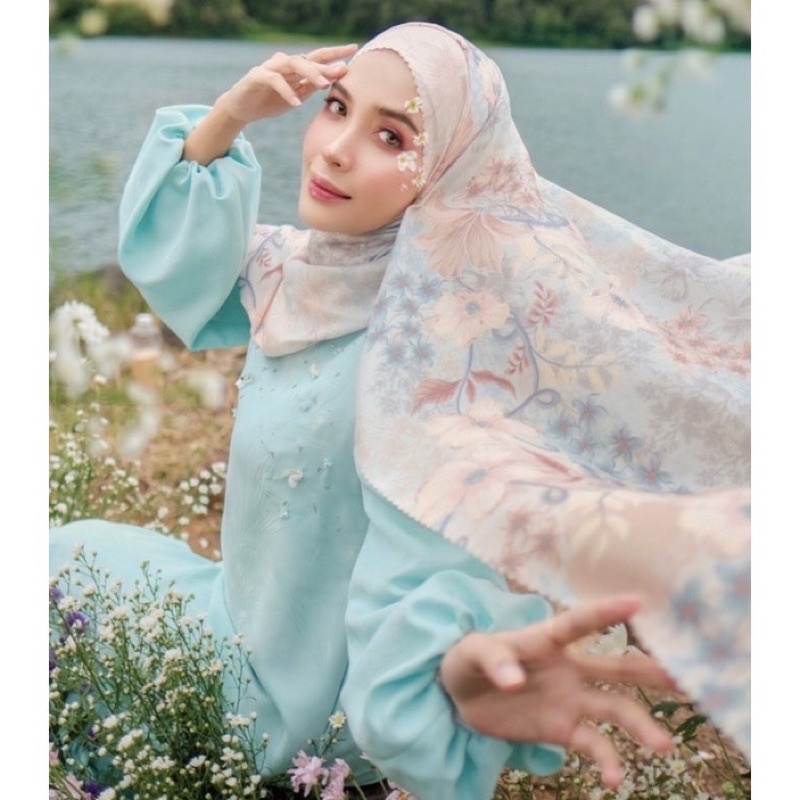 Canary Scarf Wearing Klamby