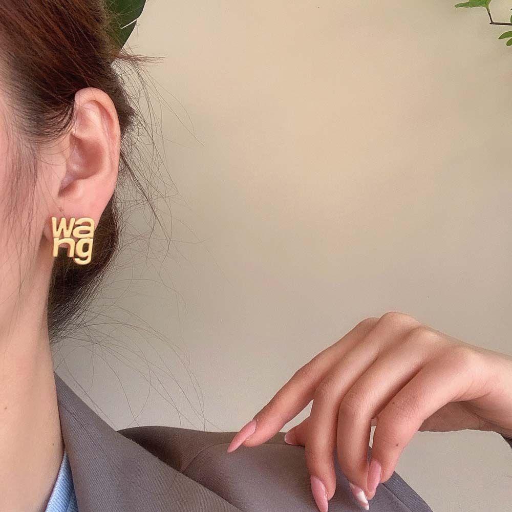 Mxbeauty Anting Wanita Lucu Indah Warna Emas Wang Huruf Kepribadian Vintage Stud Earrings