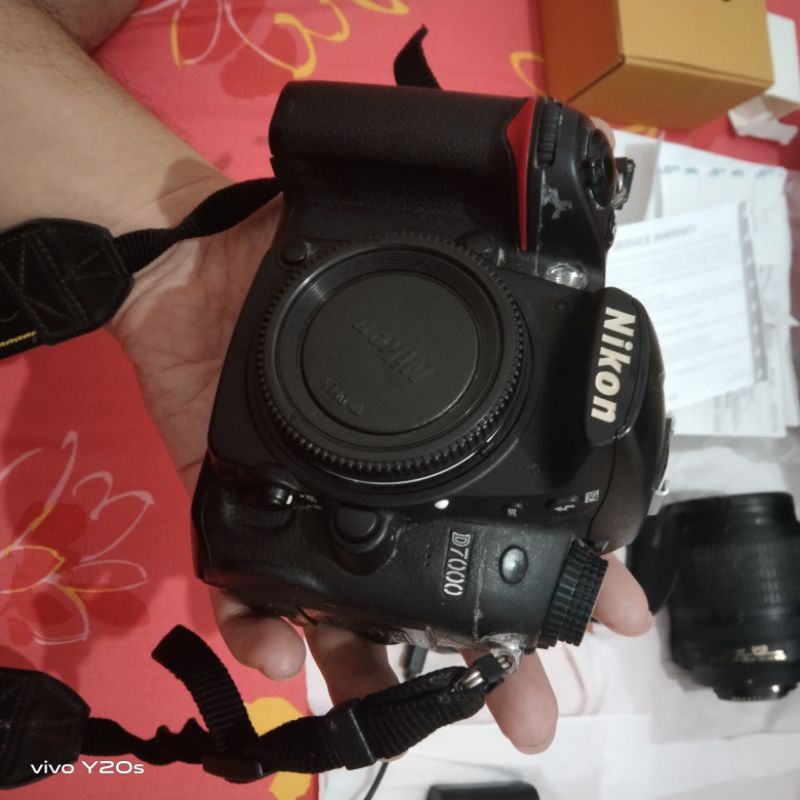Camera DSLR Nikon D7000 dengan lensa 18-105mm kit