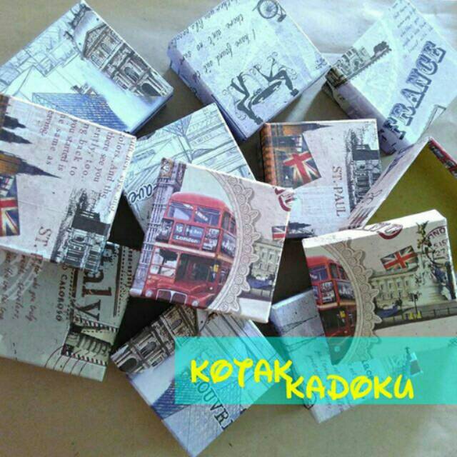 

Giftbox Uk. 9*9*3cm/ kotak kado/ giftbox murah/ giftbox cantik/ kotak kado murah