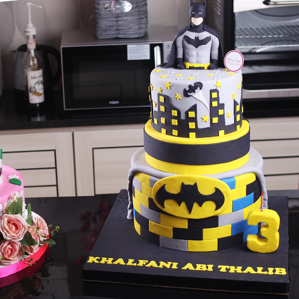 

Kue Ulang Tahun Batman 2 susun / MOHON BACA KETERANGAN