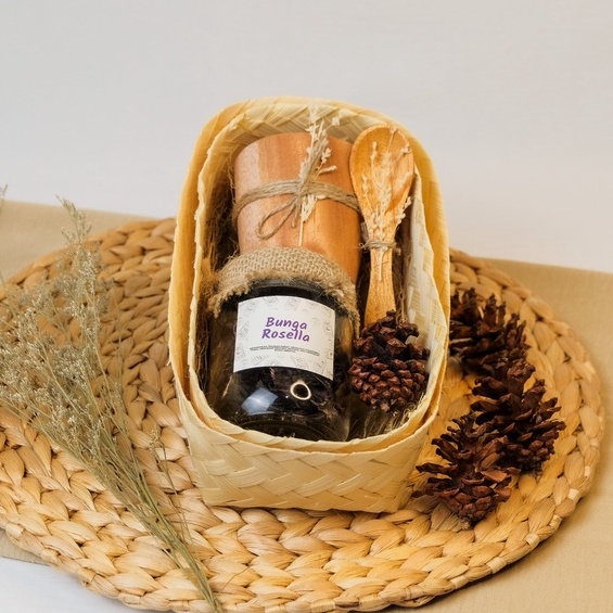 

NAIYA / Hampers Kayu / Hampers Wedangan / Hampers Lebaran / Hampers Wedding / Kado Ulang Tahun / Hampers Ramadhan