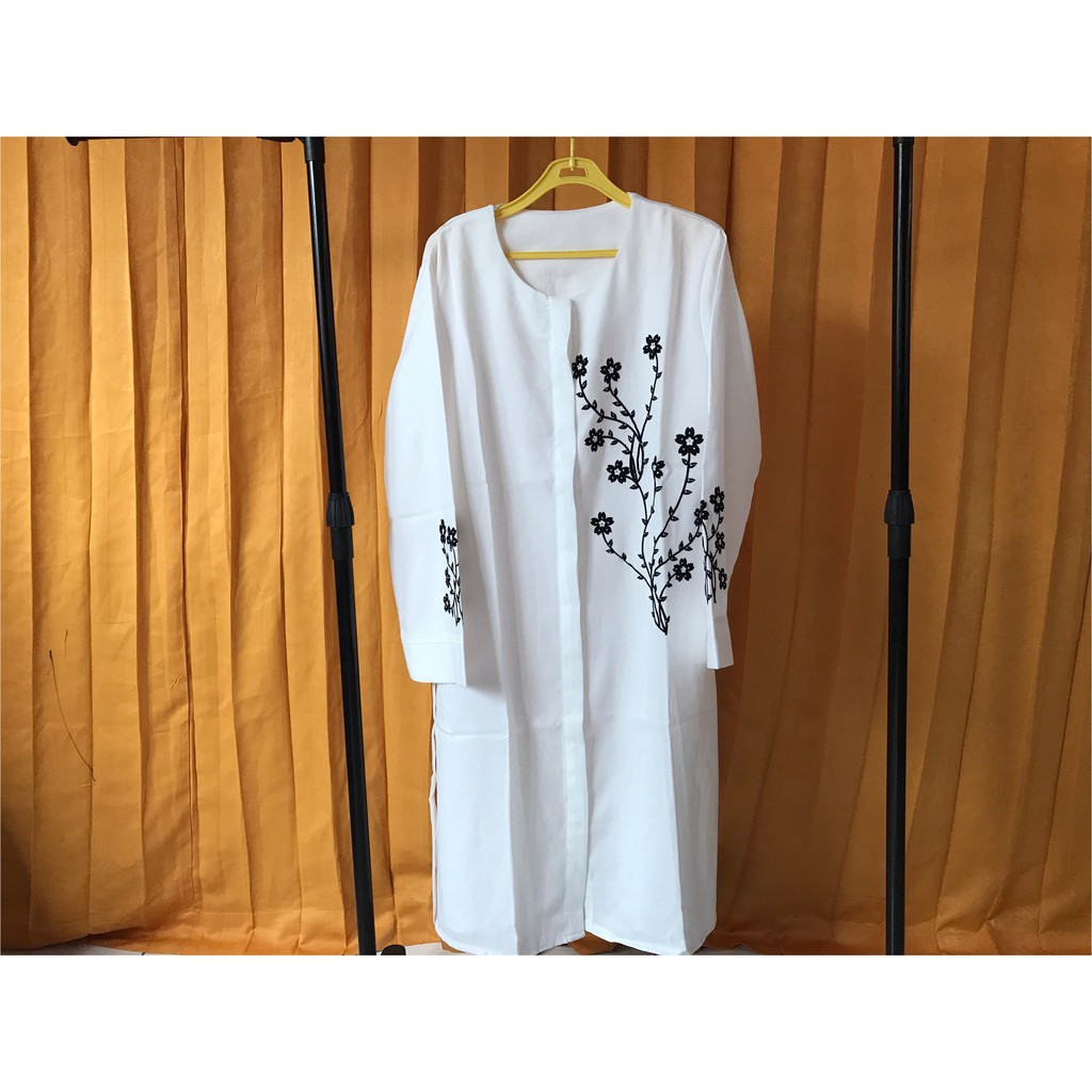 Tunik Putih Motif Bunga