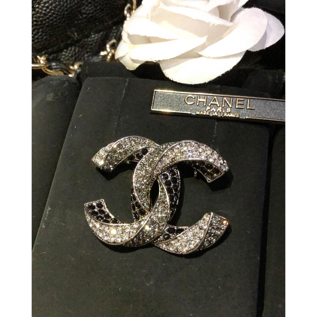 CHANEL BROS BROOCH ORI QUALITY Grey Platinum Swarovski