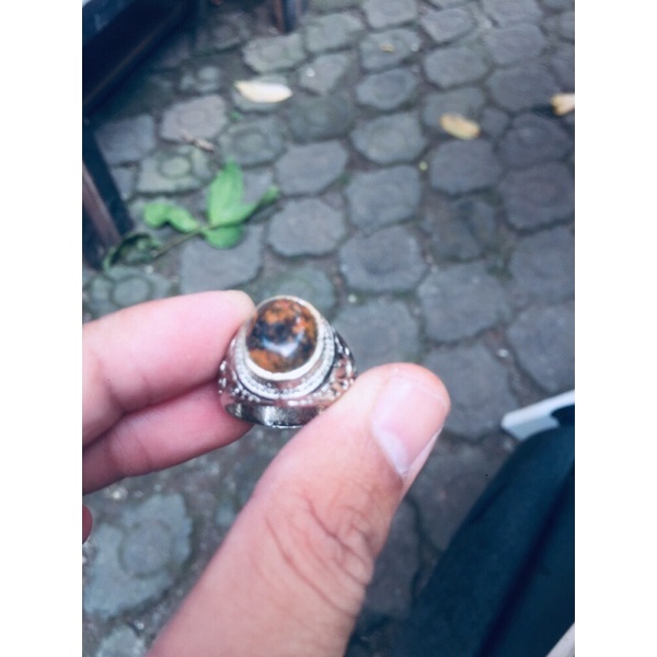 Batu bacan kembang