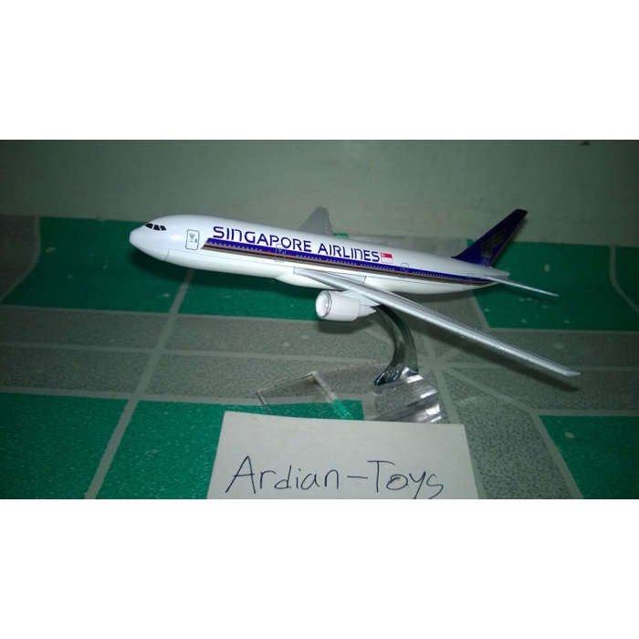 Miniatur Pesawat Singapore Airline Boeing 777-200ER