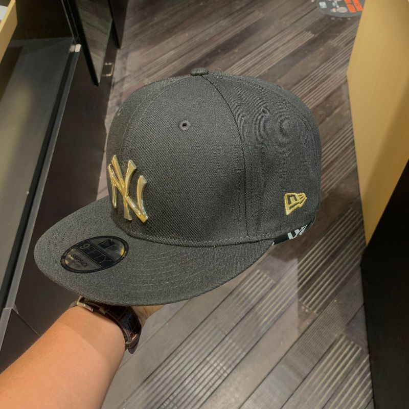 Topi New Era NY Yankees Golden Logo Men's Cap - Black