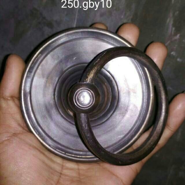 Tarikan pintu antik ketukan pintu