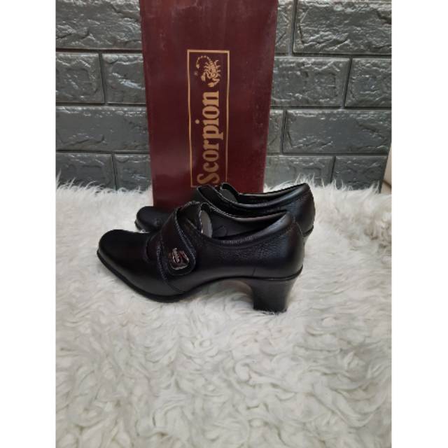 Sepatu Scorpion kulit asli