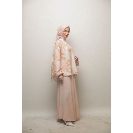 Gianna blouse wearing klamby