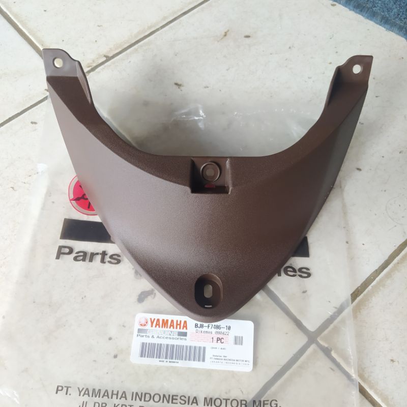COVER MESIN PIJAKAN BAWAH JOK KECIL FINO 125 COKLAT BROWN ORI YAMAHA BJ8-F7486-10TERJAMIN 100% ASLI