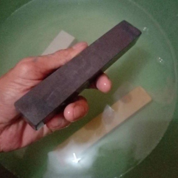 Batu asah asli alam.(Bogor)