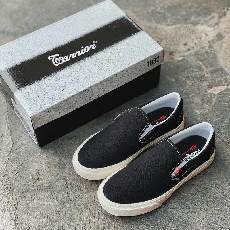 Sepatu Warrior Arthur slip on black white Original 100% - warior