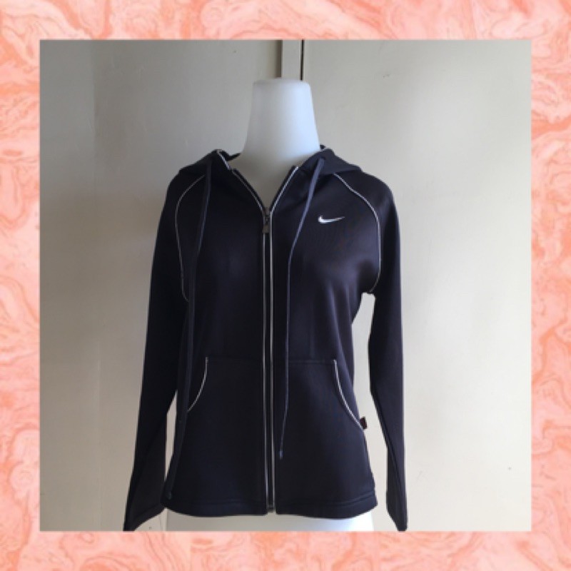 Jaket olahraga Nike