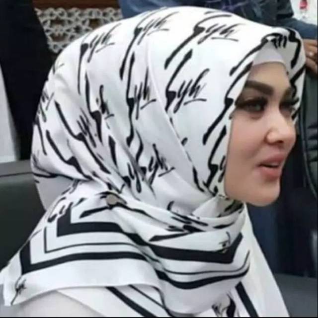 PROMO/SYL PUTIH/JILBAB VOAL PREMIUM/GROSIR HIJAB/HIJAB SEGI EMPAT/VOAL MOTIF PREMIUM/DEENAY KW