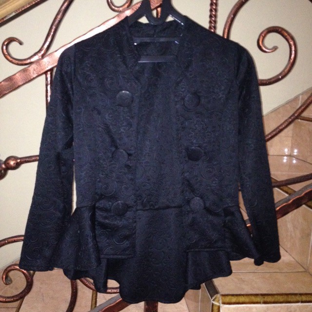Blazer Peplum Hitam