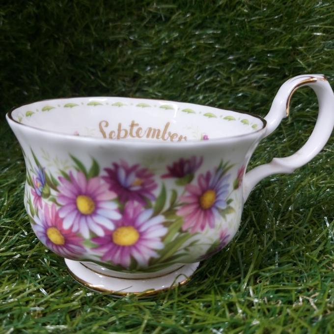 

Breakfast Cup FOTM Royal Albert