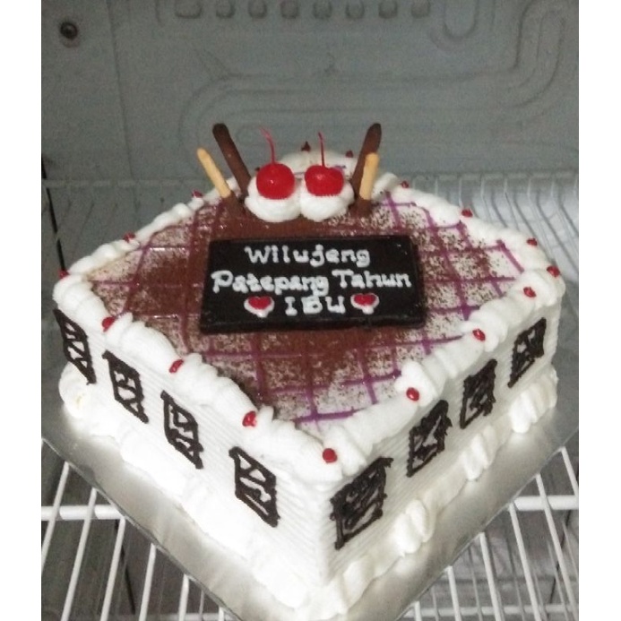 

kue ulang tahun blackforest