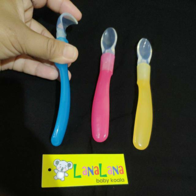 LZ.D4 Sendok makan silikon bayi