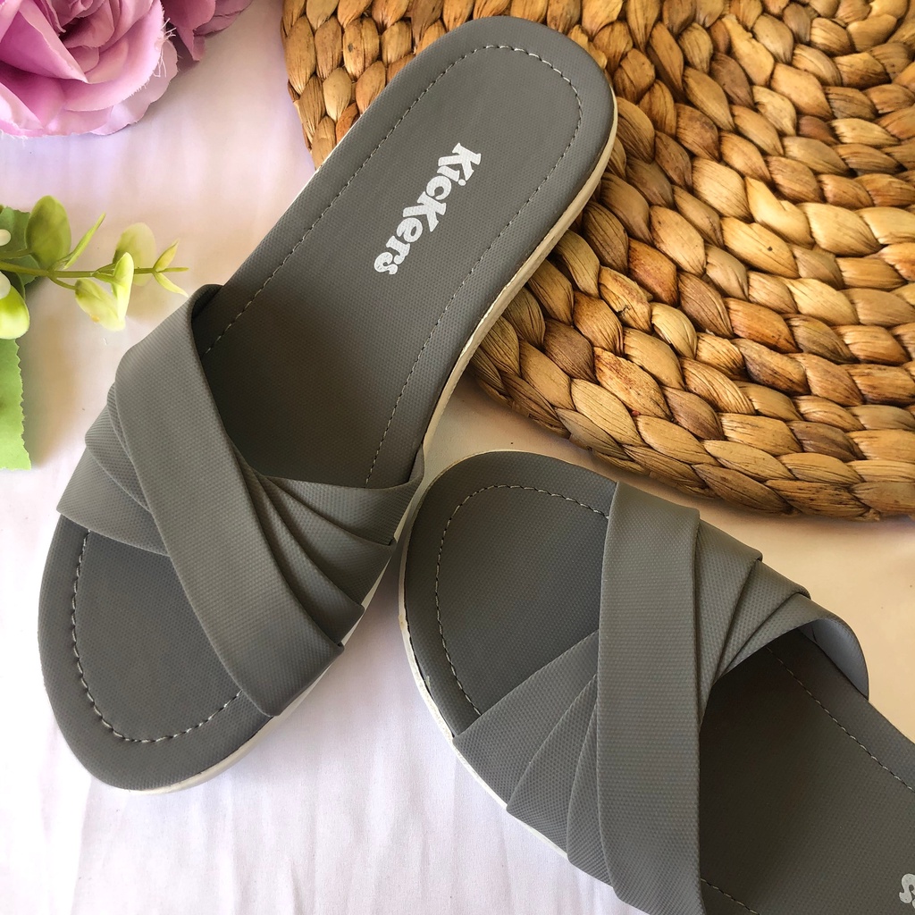 SANDAL SLOP KIPAS 6 SENDAL WANITA CEWEK TERLARIS KECE POPULER TERMURAH TRANDY SANDAL SLOP WANITA FLAT TEPLEK TERBARU KEKINIAN SENDAL SELOP PEREMPUAN SLIP CEWEK SLIDE IBU PESTA Puffy Slip Sandal