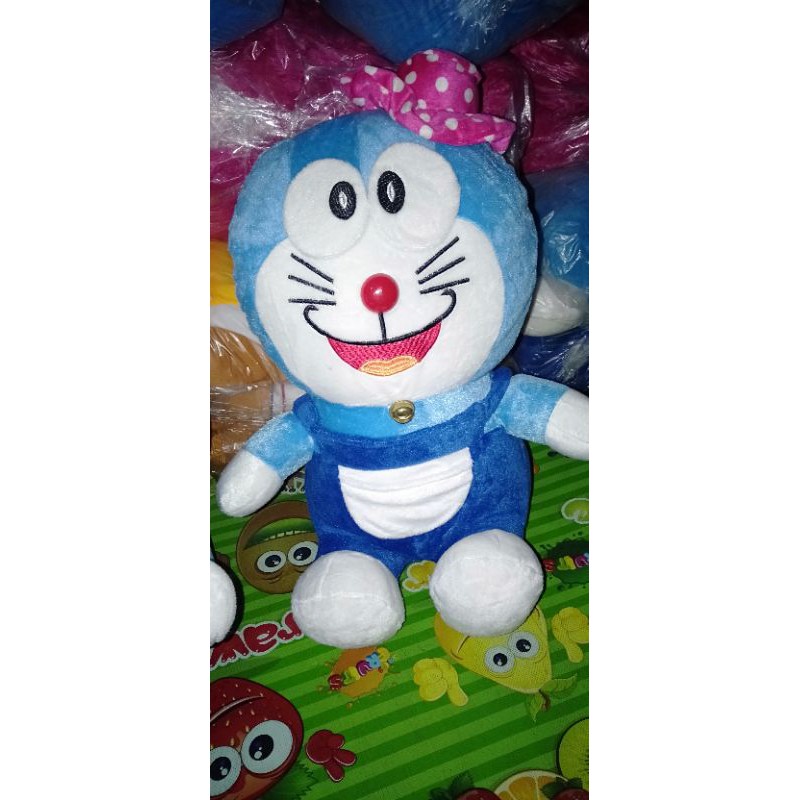 Boneka Doraemon topi pink