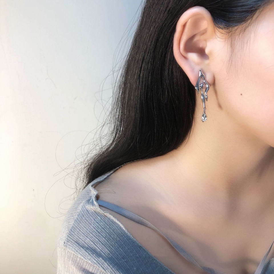 Anting Tusuk Asimetris Hias zircon Gaya simple / Mewah Untuk Wanita