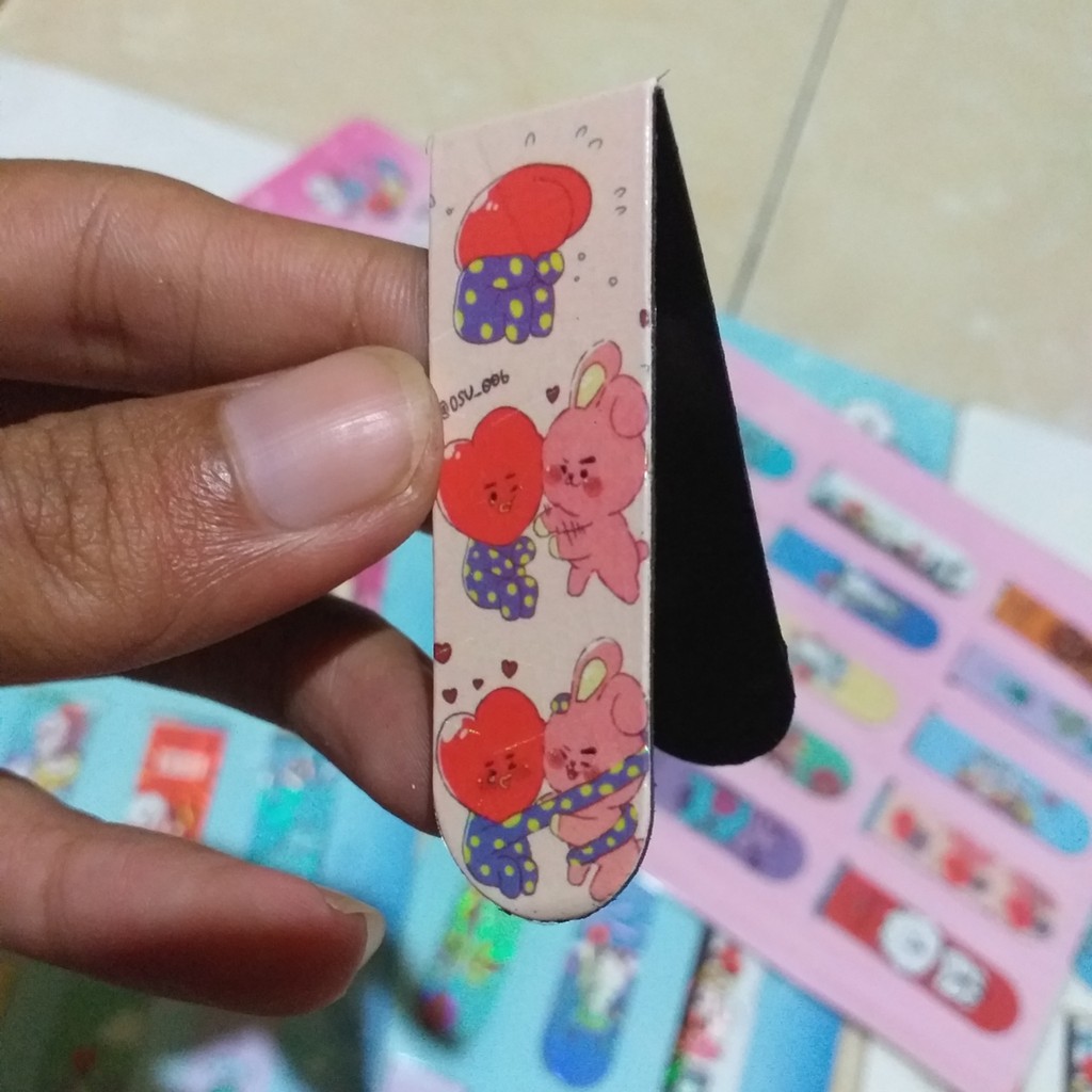 

PEMBATAS BUKU MAGNET KARAKTER BT21 (ISI 20 PCS)