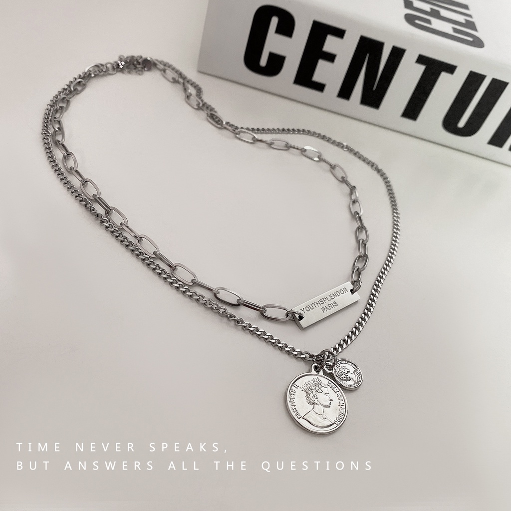 Two gorgeous Mesh Necklace hip-hop style girls