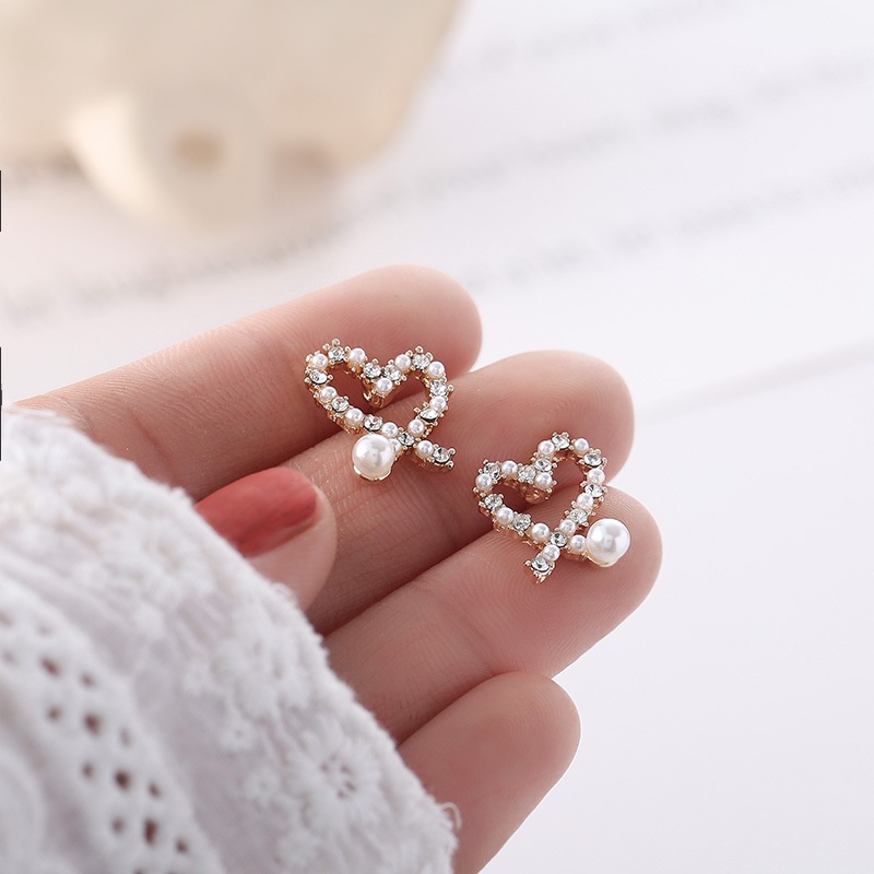 Sweet love pearls Korean personality irregular heart-shaped diamond earrings 210807