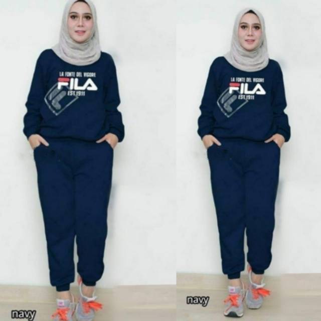 St Training Nillas, training, training wanita, training olahraga, olahraga wanita, motif Fila, ootd