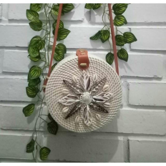 Tas Rotan Hias Kerang Mix 20cm