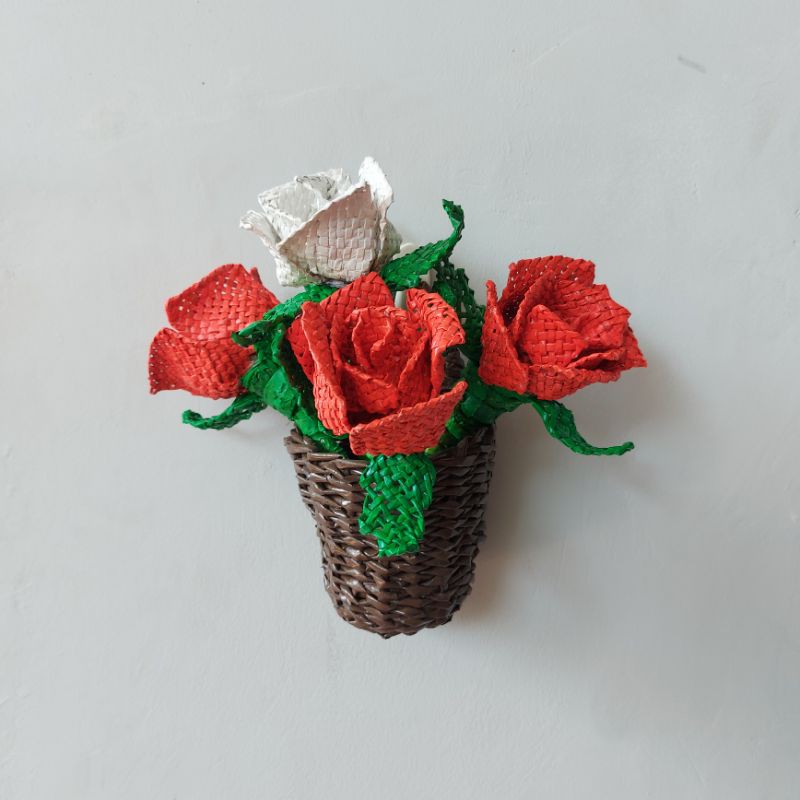 Handicraft/Bunga Mawar Anyaman Kertas/Vas Bunga Anyaman Kertas