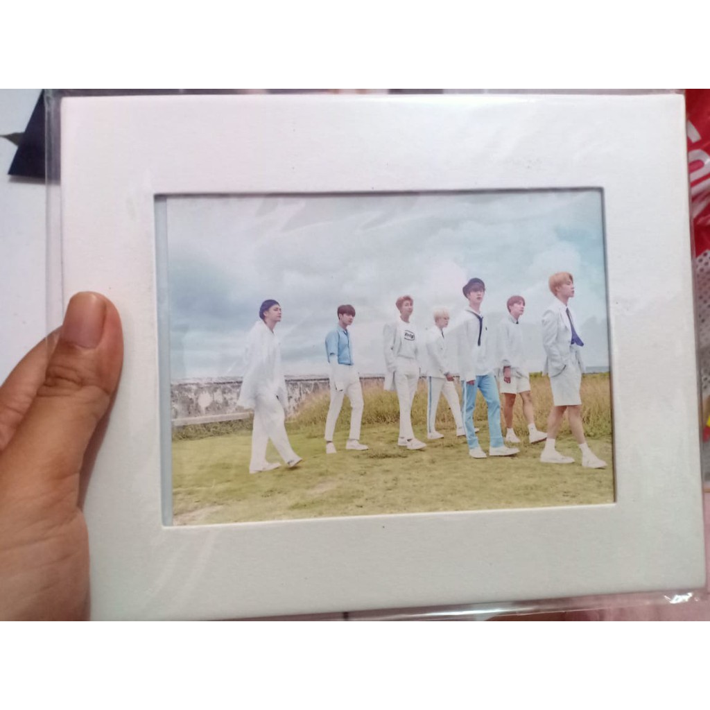 BTS frame ( season greeting 2018 )