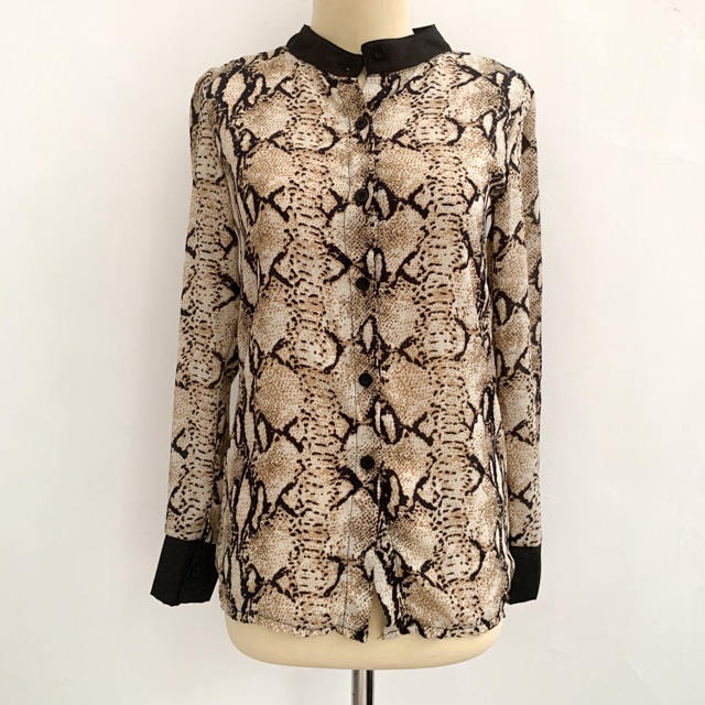 Kemeja motif macan