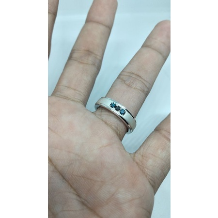 cincin cewe berlian biru dan hitam free memo
