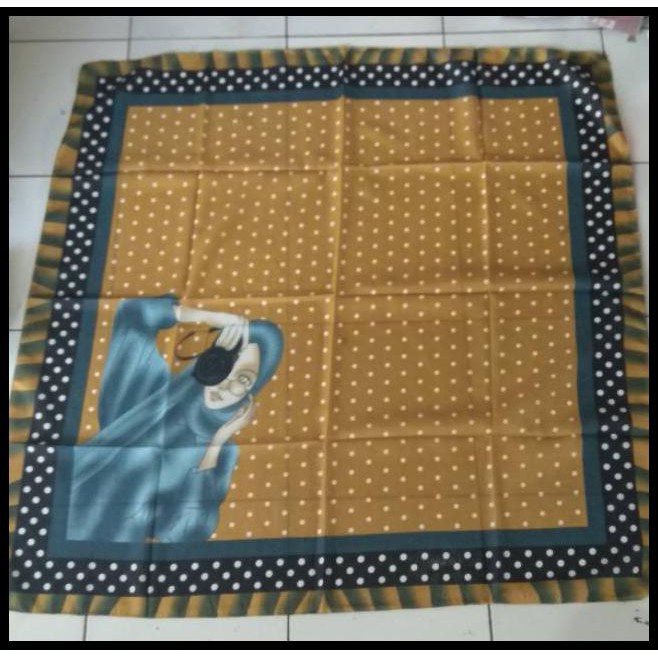 hijab segi empat voal motif barbie kuning kunyit