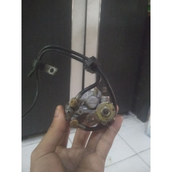 Pompa oli samping Satria 2 tak hiu lumba