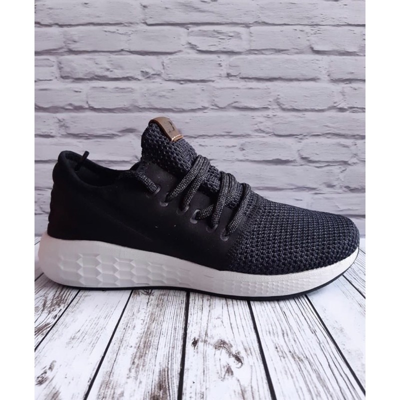 new balance running shoes black